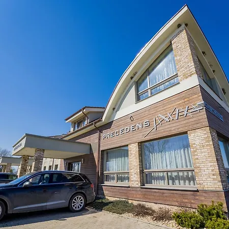 Pensión Precedens 2*